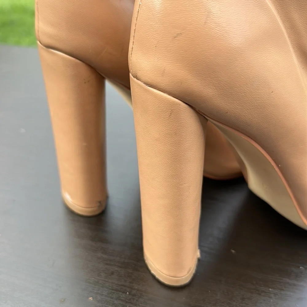 Senzio Women’s Nude Faux Leather Knee High Boots Size 9 Chunky Heel